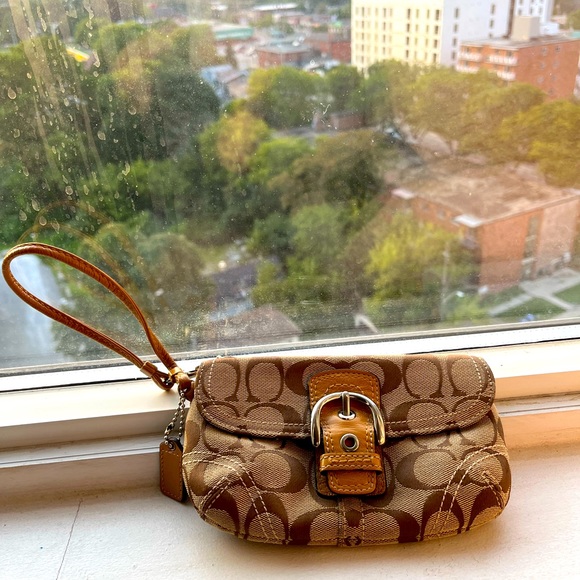 Coach Wristlet - Picture 1 of 3
